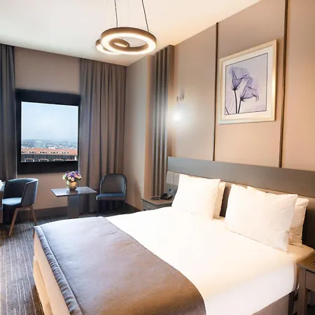 فندق آرتس تقسيم 4*