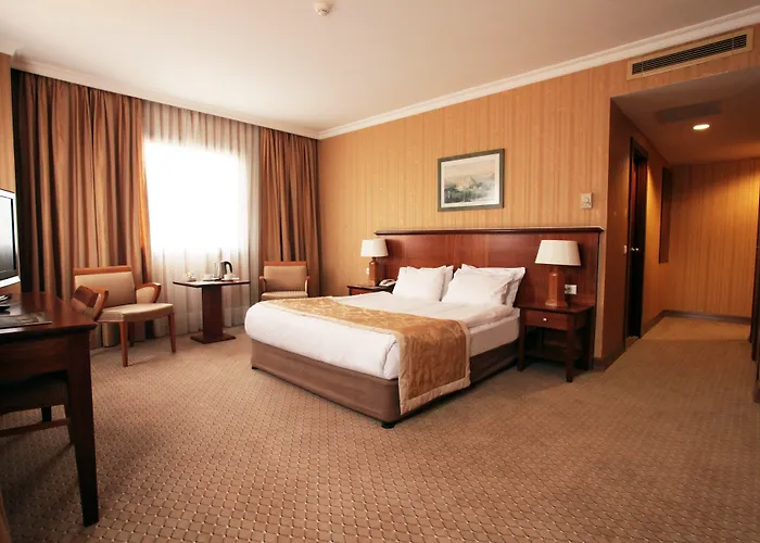 فندق آرتس تقسيم 4*