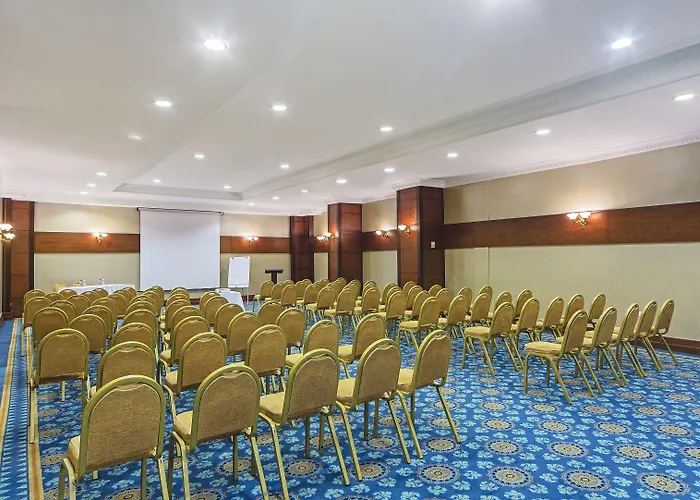 آرتس تقسيم فندق 4*