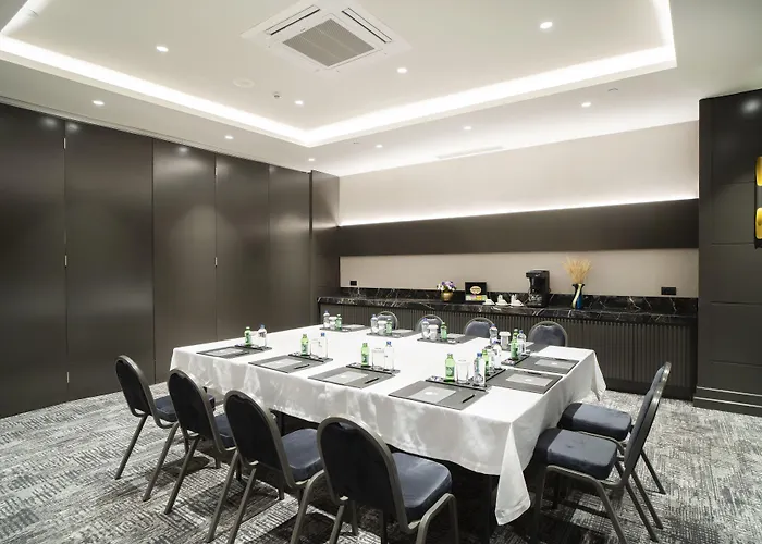 آرتس تقسيم فندق 4*